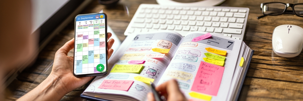 Calendar,Schedule,List,At,Desk,And,In,Mobile,Phone