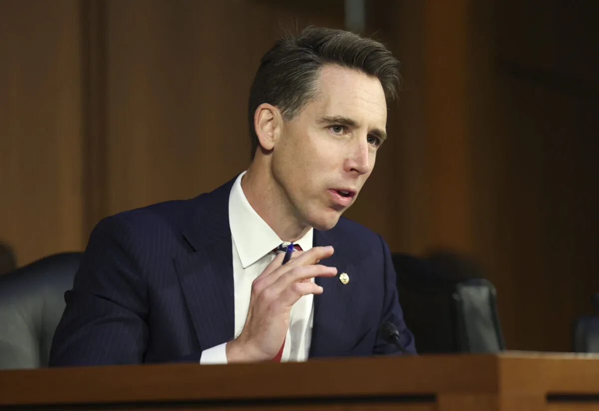 Sen. Josh Hawley (R-Mo.) questions Peiter “Mudge” Zatko, former head of security at Twitter, during Senate Judiciary Committee on data security at Twitter, on Capitol Hill in Washington, on Sept. 13, 2022. (Kevin Dietsch/Getty Images)