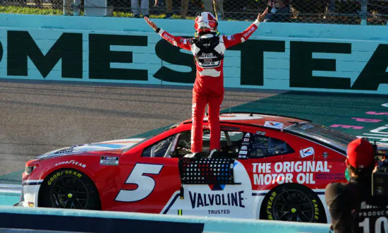 Larson to Attempt Indy 500 and NASCAR 600 Double in 2024