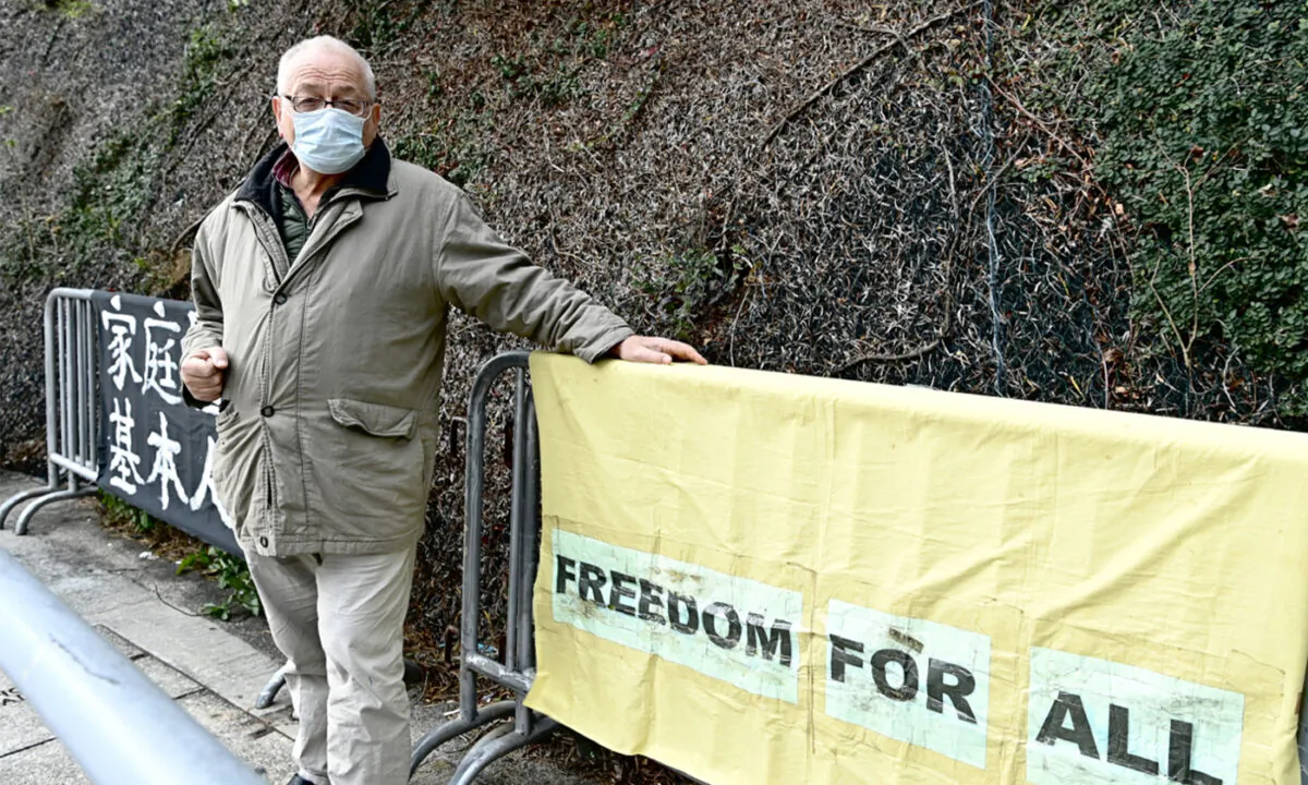 Italian Catholic priest Franco Mella holds a sit-in outside Hong Kong's Stanley Prison,  pleading for the Hong Kong government to release political prisoners, on Jan. 9, 2023. (Sung Pi-Lung/The Epoch Times)