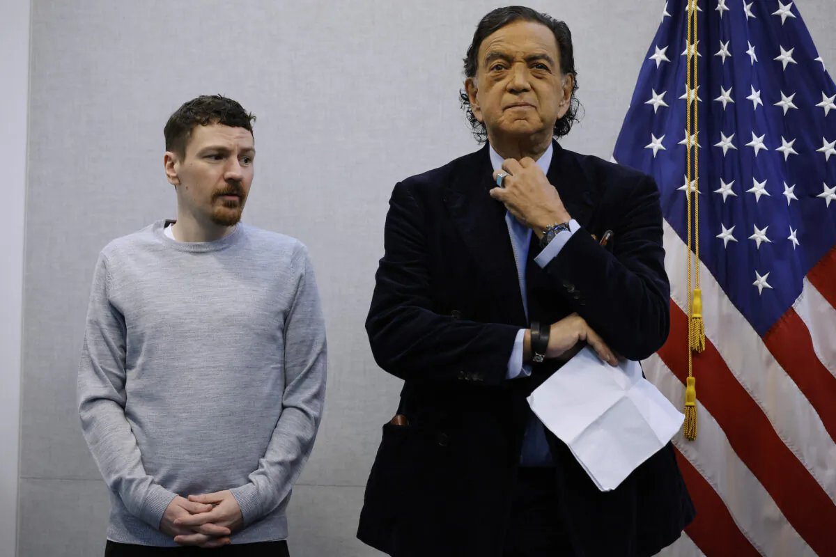 Taylor Dudley (L) and former U.S. Ambassador to the United Nations Bill Richardson hold a news conference at the National Press Club one day after Richardson helped negotiate Dudley's release from a prison in Kaliningrad, Russia, in Washington, DC. on January 13, 2023. (Chip Somodevilla/Getty Images)