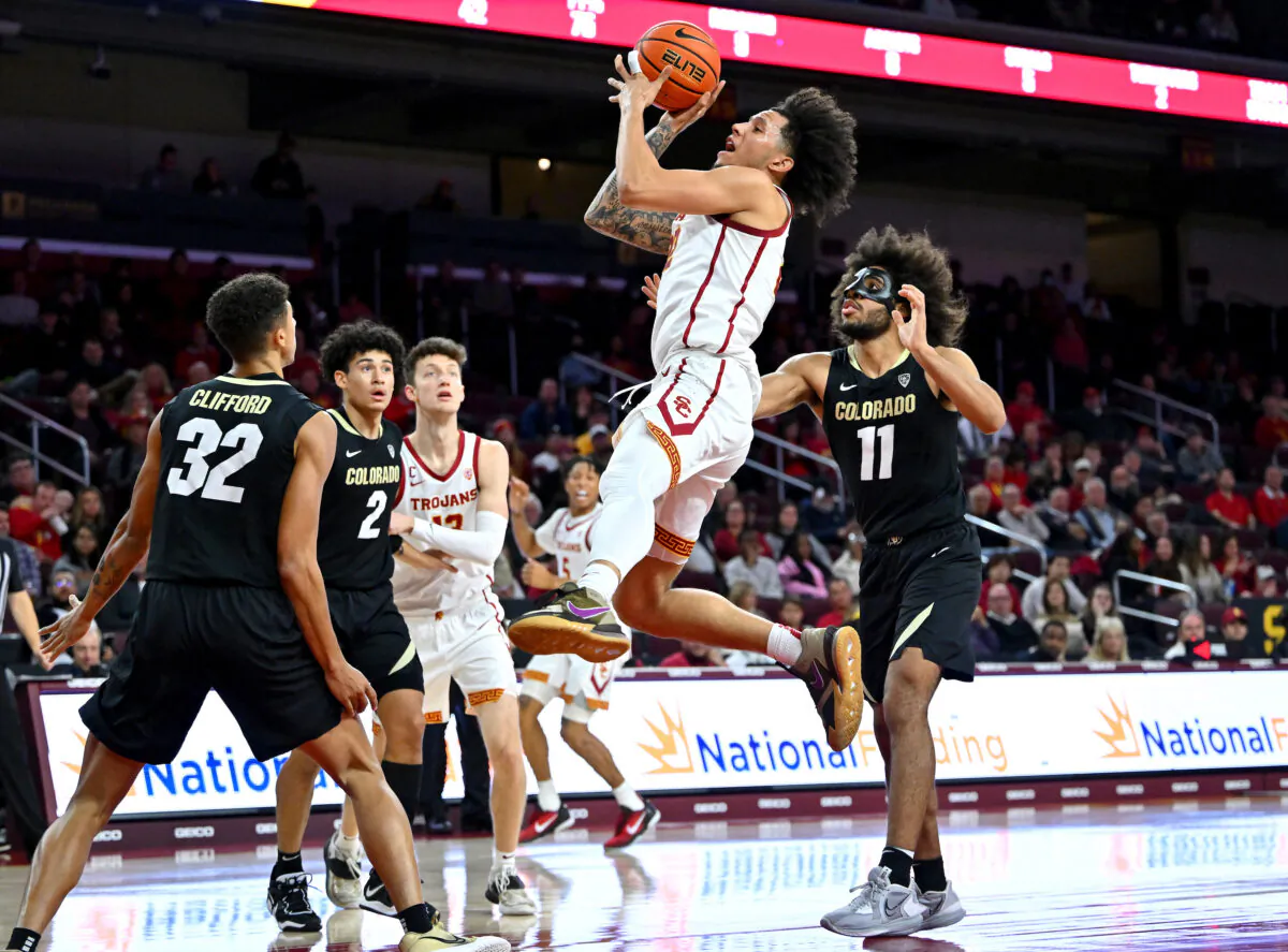 Tre White (22) of the USC Trojans drives past Nique Clifford (32) and Javon Ruffin (11) of the Colorado Buffaloes in the first half at Galen Center in Los Angeles on Jan. 12, 2023. (Jayne Kamin-Oncea/Getty Images)