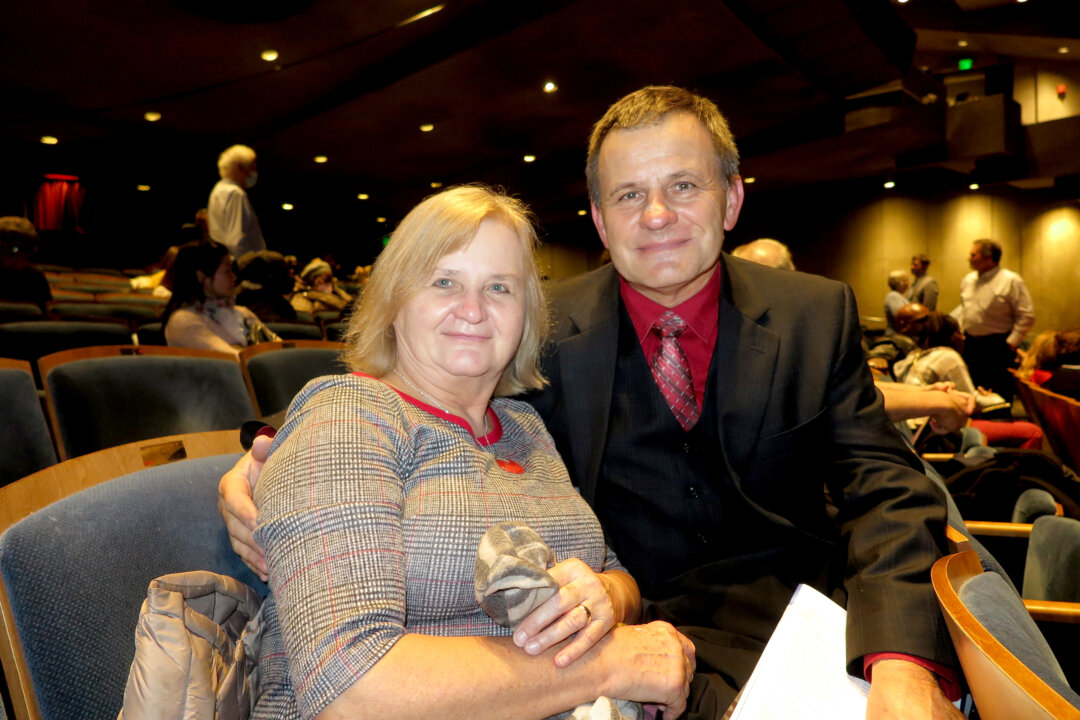Mr. Slawomir Sieminski, and his wife, enjoyed Shen Yun’s evening performance at Zellerbach Hall,  on Jan. 13, 2023. (Sunny Chen/The Epoch Times) 