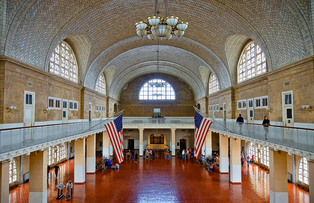 On Ellis Island, the main building’s registry room houses a vaulted ceiling designed by Rafael Guastavino. (Jean-Christophe Benoist/CC BY 3.0) 