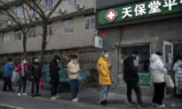 Chinese Canadians Snatch Up Medicines to Send to China Amid Surging COVID Infections, Drug Shortages