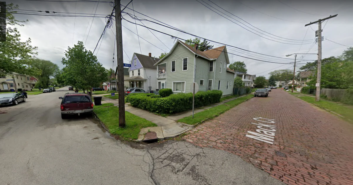 Homes on Mack Court near West 37th Street, Cleveland, Ohio, are shown in this screenshot in May 2019. (Google Maps/Screenshot via The Epoch Times)