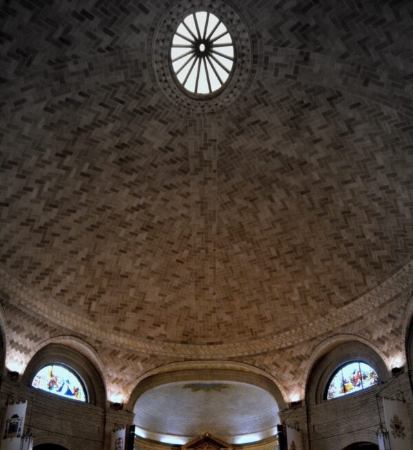 Basilica_of_Saint_Lawrence_Interior_