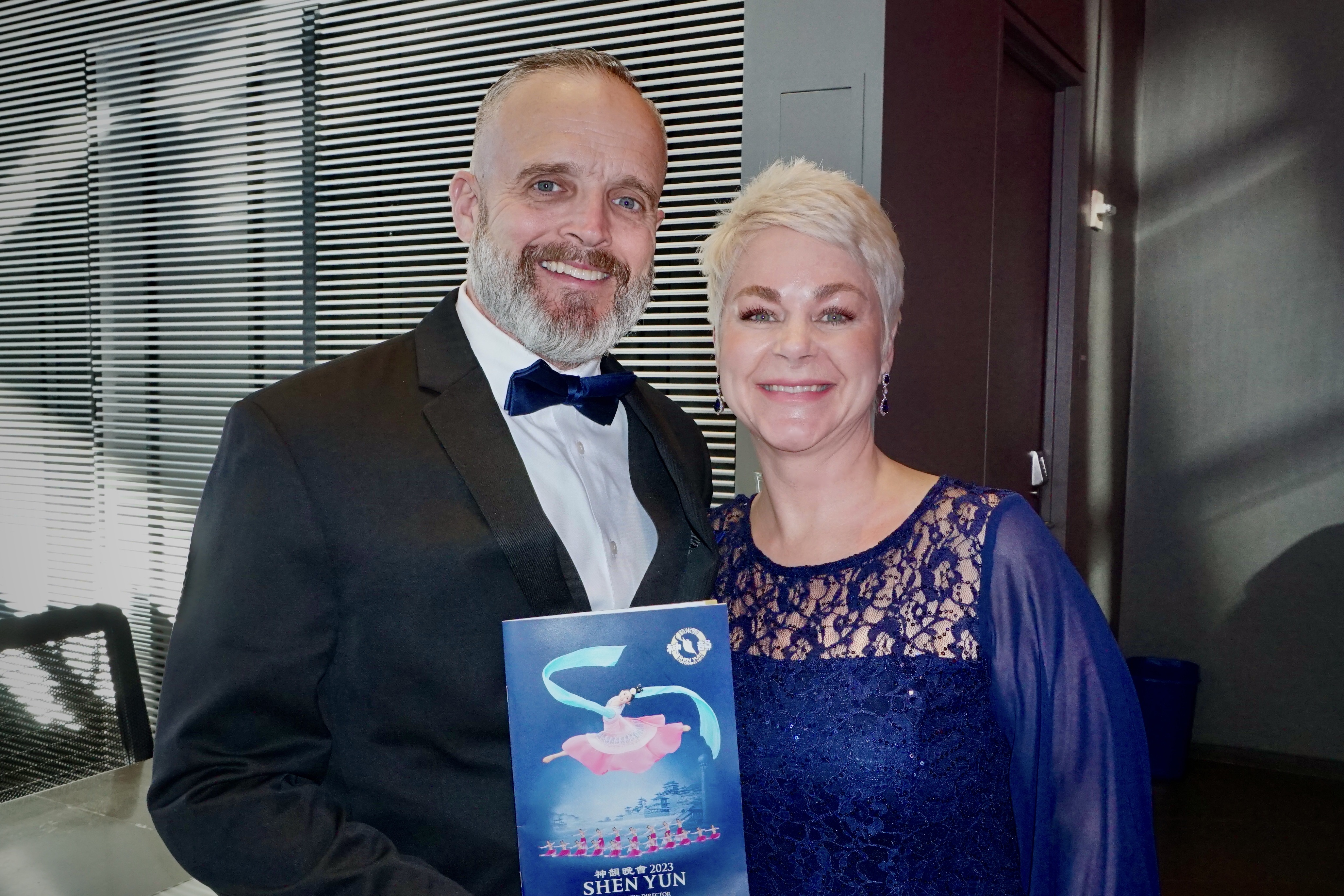 'People Need to Come See the Performance!' Dallas Audience Amazed by Shen Yun - Vimarsana News