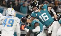 Lawrence Rallies Jaguars From 27 Down to Beat Chargers 31–30