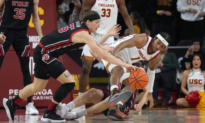 Southern California Trojans guard Malik Thomas (1) and Utah Utes guard Gabe Madsen (55) battle for the ball in the first half at Galen Center in Los Angeles on Jan 14, 2023. (Kirby Lee/USA TODAY Sports via Field Level Media)