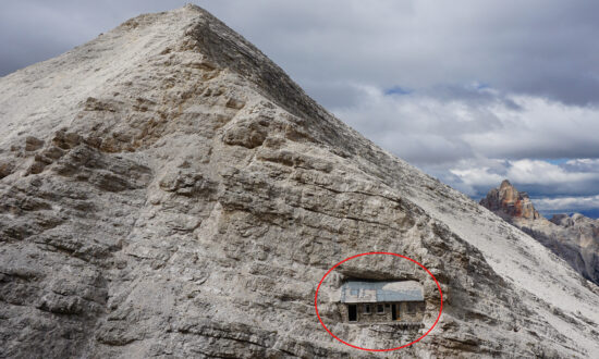 The Loneliest Refuge: WWI Alpine Shelter Embedded in Sheer Rock Face of Italy’s Dolomites