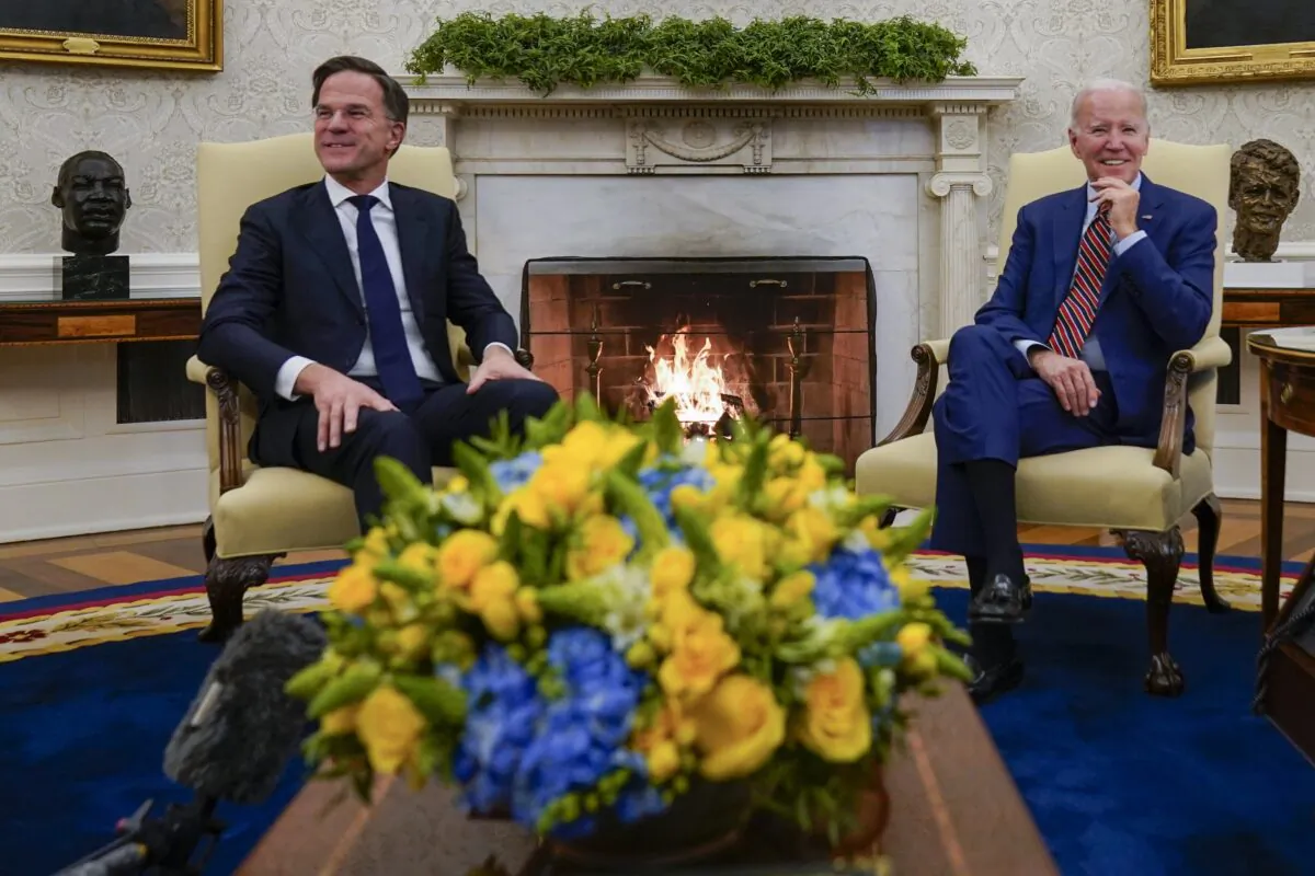 President Joe Biden meets with Dutch Prime Minister Mark Rutte (L) in the Oval Office of the White House on Jan. 17, 2023. (Carolyn Kaster/AP Photo)
