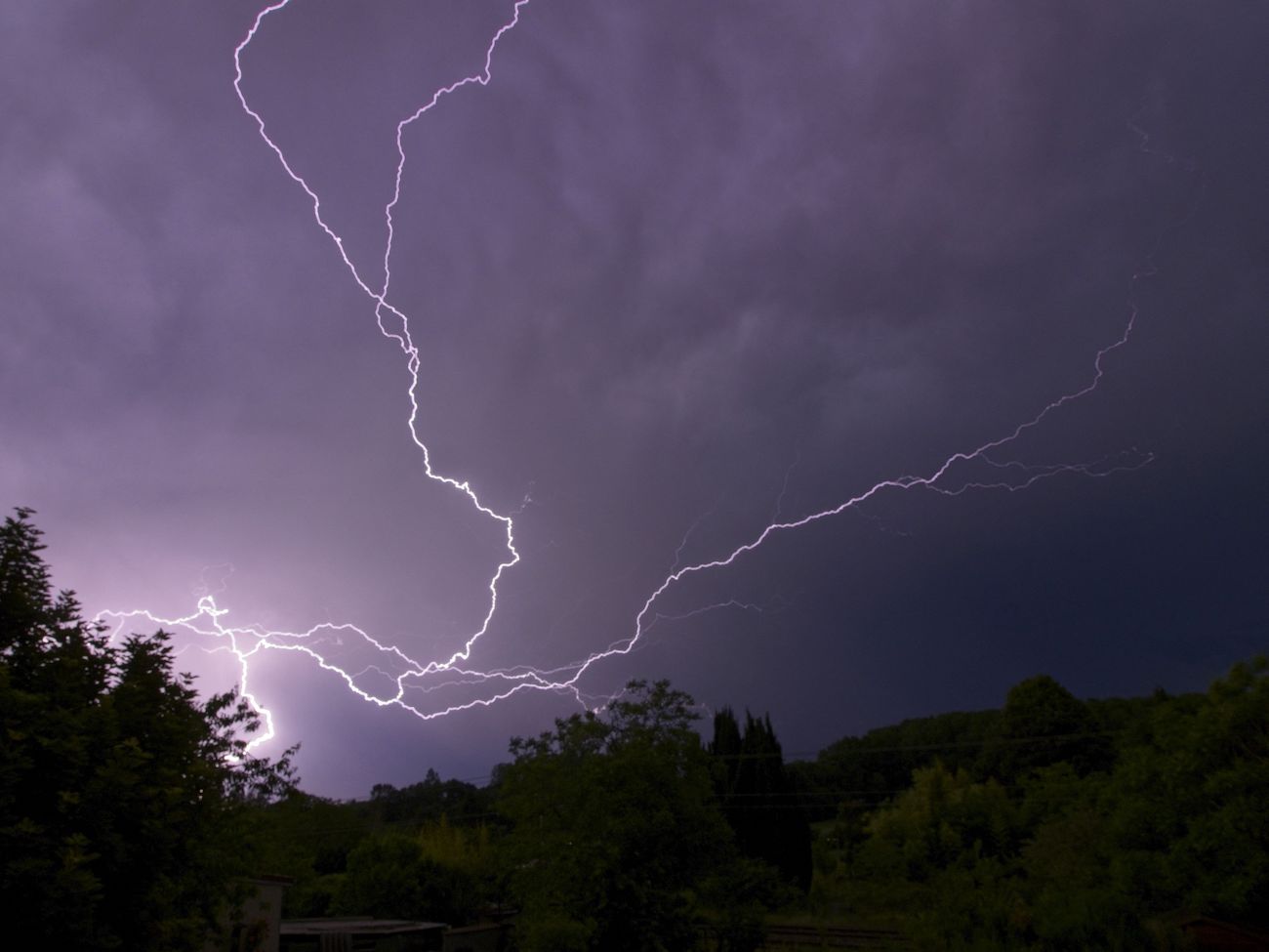 Scientists Guide Lightning Strikes Using Lasers for First Time - Vimarsana News