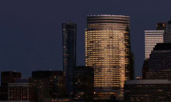 Goldman Misses Profit Estimates as Dealmaking, Asset Management Take a Hit