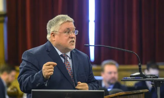 West Virginia AG Backs Trump’s Push to Move Jan 6 Case out of DC, Into His State