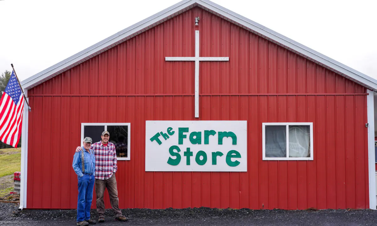 Rick Vreeland (L) and his son, Chris Vreeland, at the Freedom Hill Farm in Otisville, N.Y., on Jan. 13, 2023. (Cara Ding/The Epoch Times)