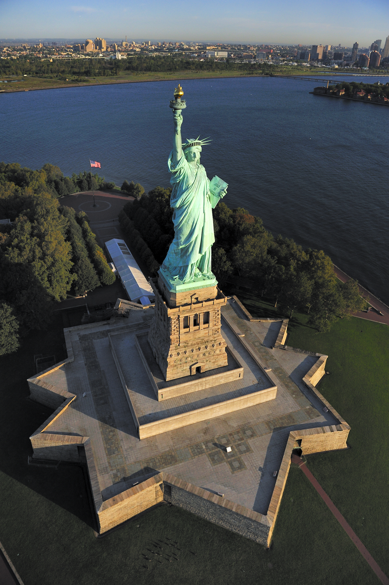 фото статуи свободы сверху