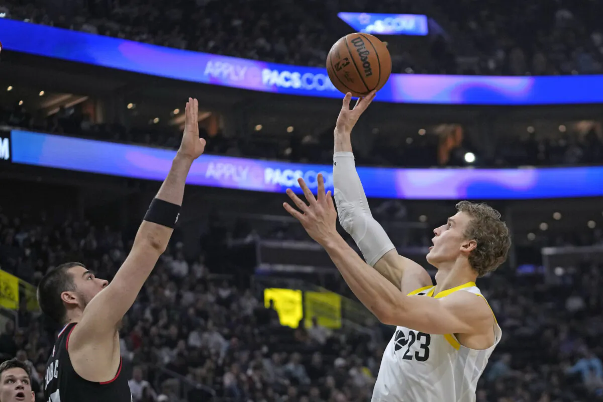 Los Angeles Clippers center Ivica Zubac (40) defends against Utah Jazz forward Lauri Markkanen (23) during the first half of an NBA basketball game in Salt Lake City, on Jan. 18, 2023. (Rick Bowmer/AP Photo)