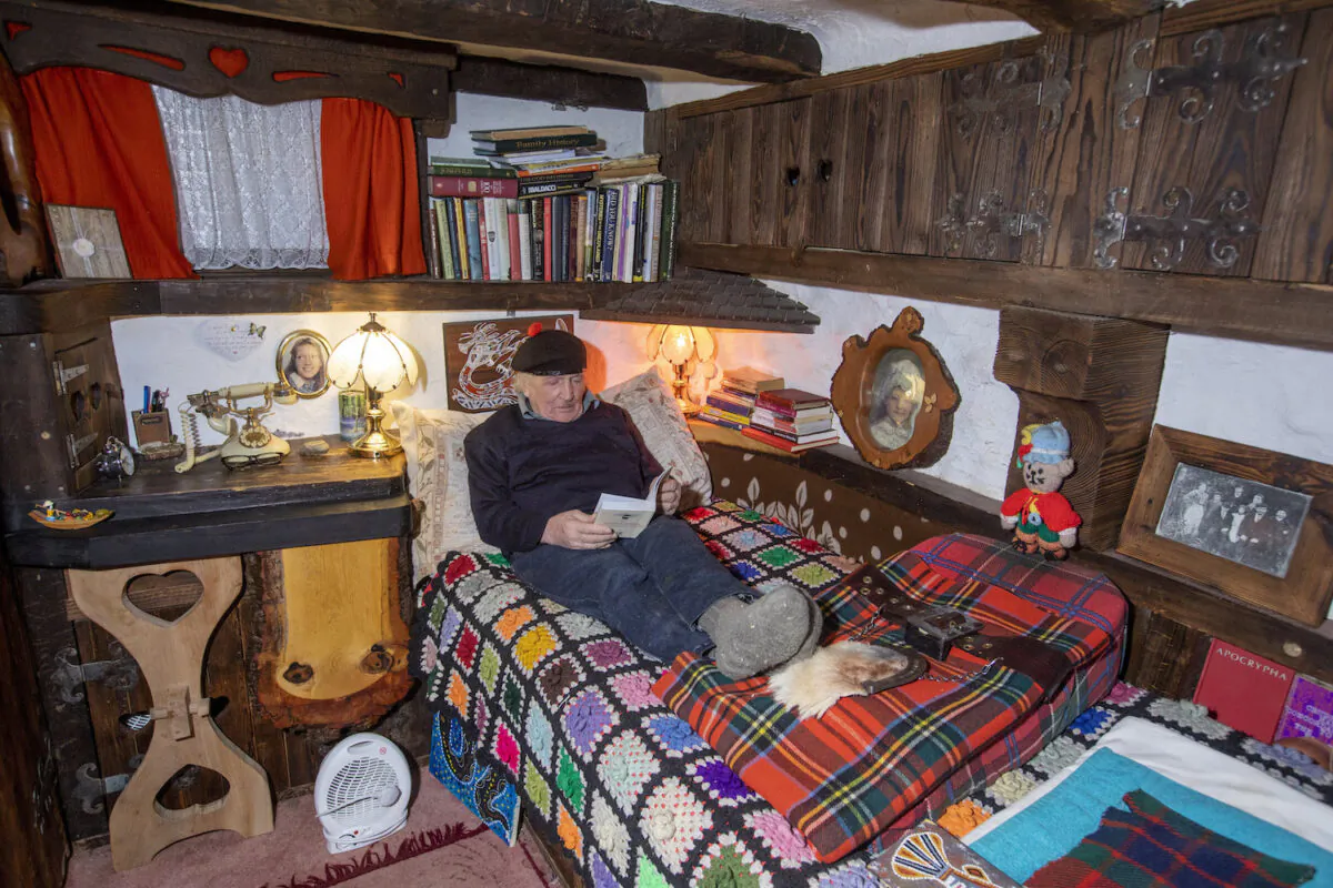 Ninety-year-old retired woodcutter Stuart Grant built himself a tiny hobbit house near Tomich, Scotland, despite never reading or seeing Lord of the Rings. (File Photo)