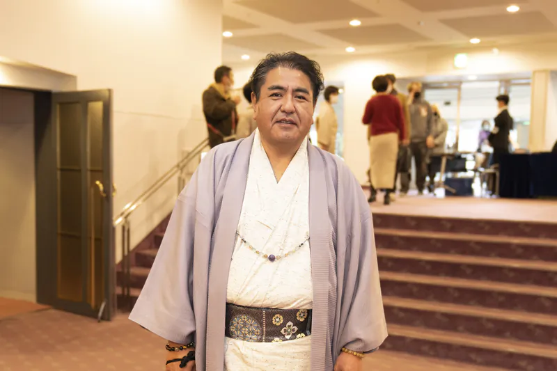 Mr. Hiyama Morikatu, a leather businessman, attends Shen Yun Performing Arts at the Kawaguchi Comprehensive Cultural Center Lilia in Kawaguchi, Japan, on Jan. 19, 2023. (Ren Zihui/The Epoch Times)