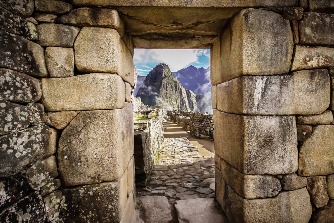 This Ancient Incan Citadel Stood Impregnable in an Earthquake Hotspot ...