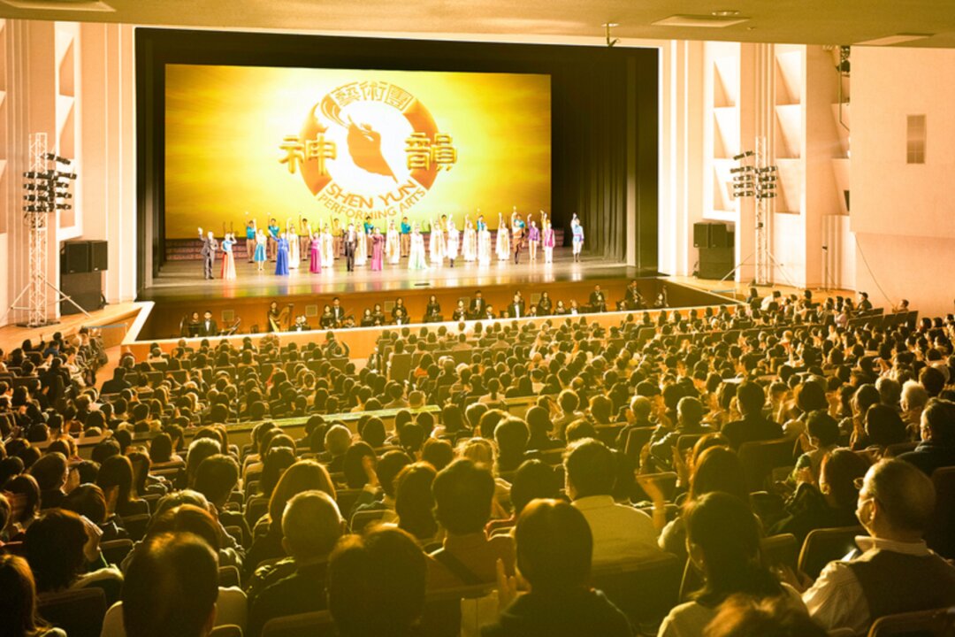 Shen Yun Performing Arts World Company’s curtain call at the Kawaguchi Comprehensive Cultural Center Lilia in Kawaguchi, Japan, on the afternoon of Jan. 19, 2023. (Annie Gong/The Epoch Times)