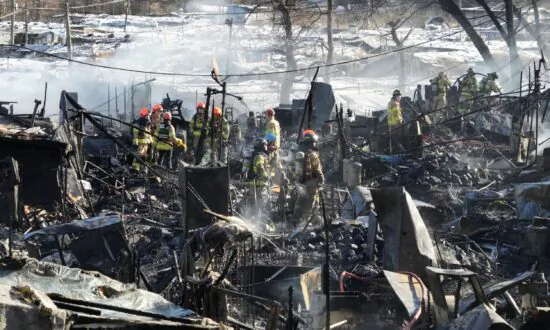 Fire Burns Makeshift Homes in Shadow of Seoul’s Skyscrapers