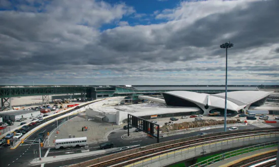 2 Dead in Plane Crash Near New York Airport