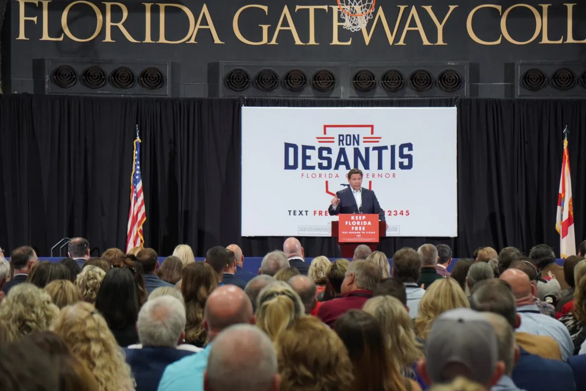 Florida Gov. Ron DeSantis campaigns at Florida Gateway College on Nov. 3, 2022. (Nanette Holt/The Epoch Times)