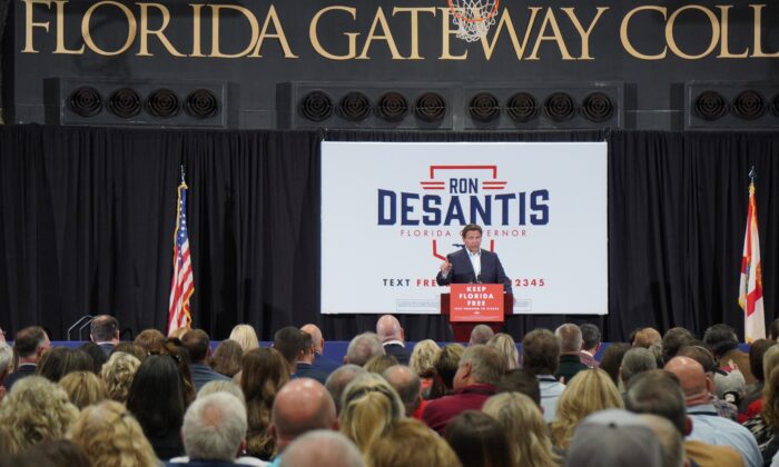 Florida Gov. Ron DeSantis campaigns at Florida Gateway College on Nov. 3, 2022. (Nanette Holt/The Epoch Times)