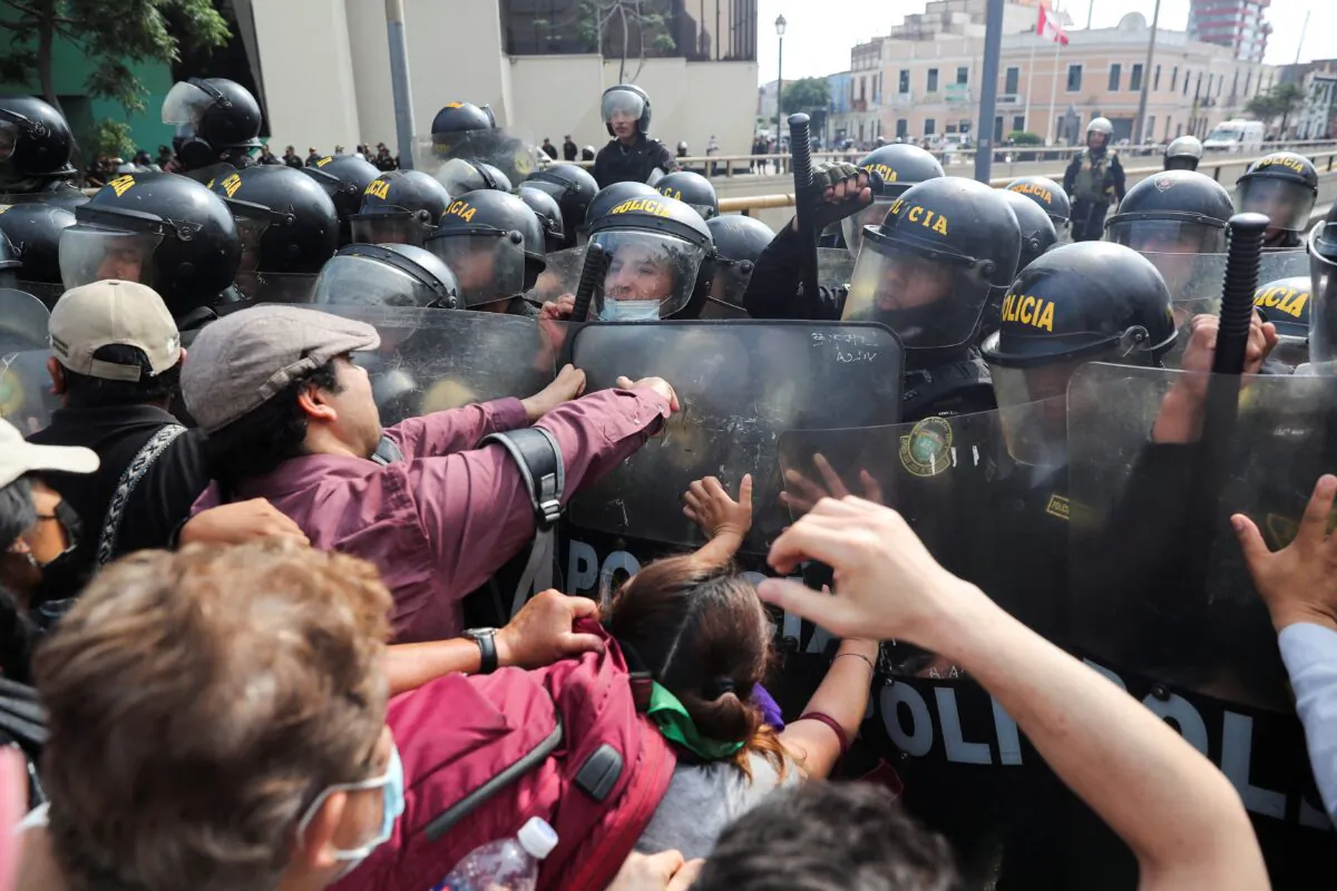 Protesters clash with the police in Lima, Peru, on Jan. 21, 2023. (Sebastian Castaneda/Reuters)
