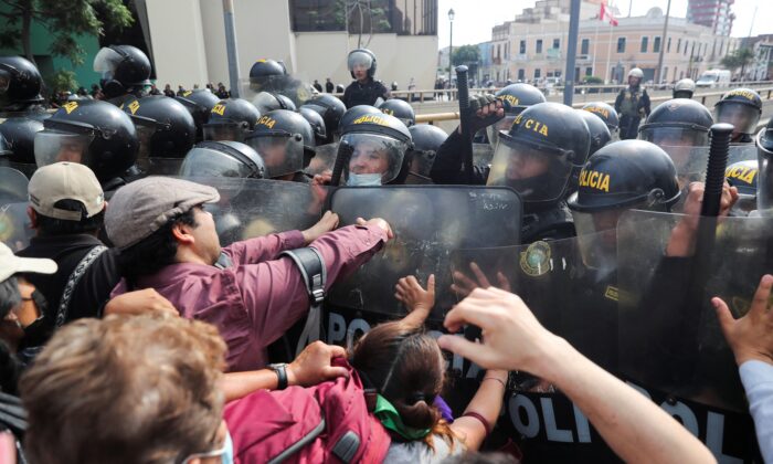 Protesters clash with the police in Lima, Peru, on Jan. 21, 2023. (Sebastian Castaneda/Reuters)