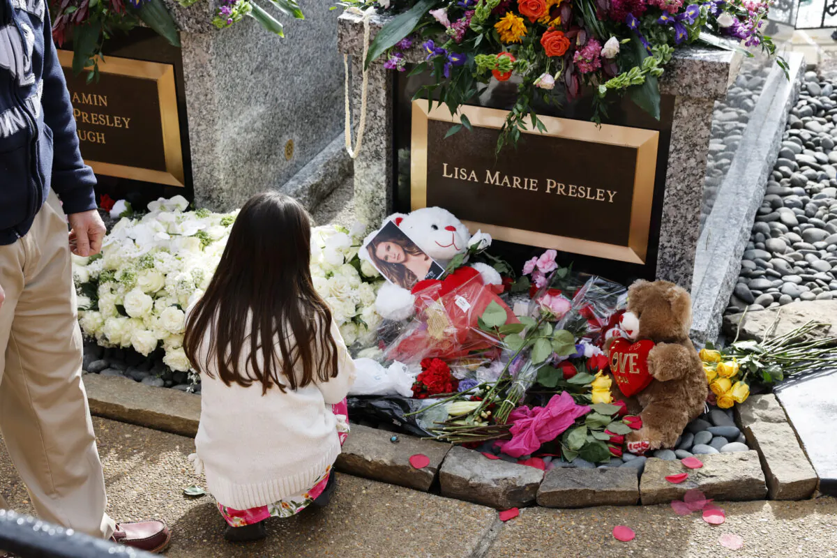 Fans visit the grave of Lisa Marie Presley during her memorial in Memphis, Tenn., on Jan. 22, 2023. (Jason Kempin/Getty Images)