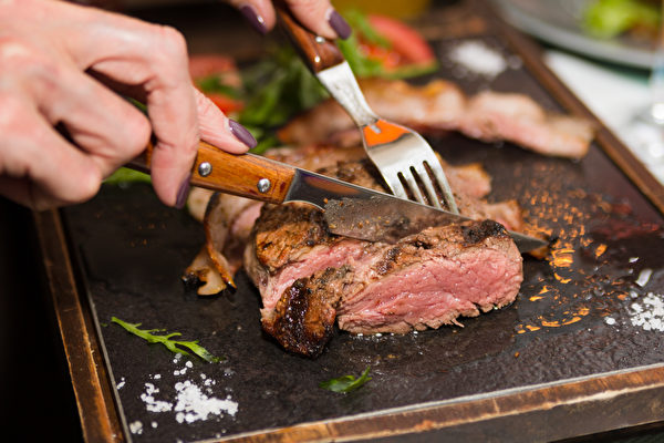 Red meat has more nutrients than iron supplements