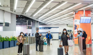 Hong Kong to Scrap Quarantine Rules, Daily Entrants From China Increase
