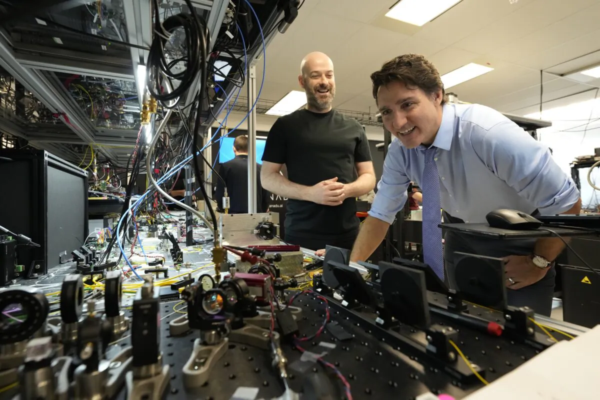 Prime Minister Justin Trudeau tours Xanadu Quantum Technologies as company founder and CEO Christian Weedbrook looks on, in Toronto, Jan.23, 2023. (Frank Gunn/The Canadian Press)