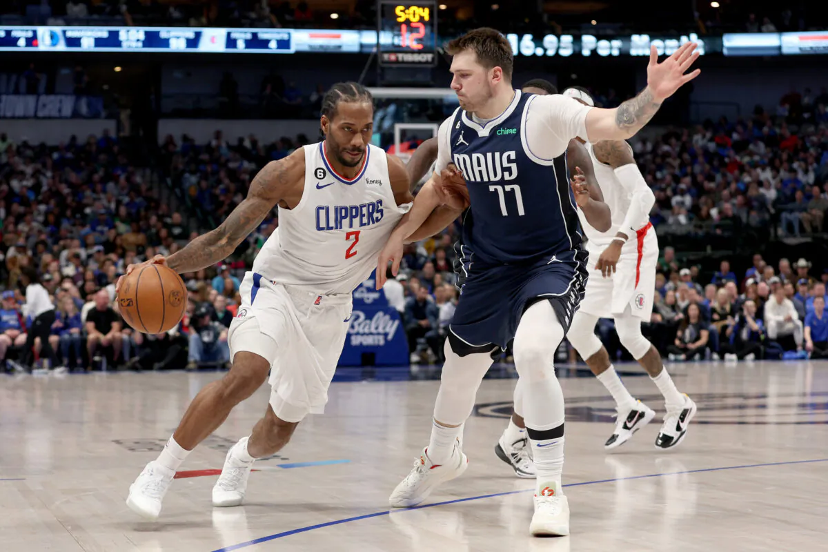 Kawhi Leonard (2) of the LA Clippers drives to the basket against Luka Doncic (77) of the Dallas Mavericks in the fourth quarter at American Airlines Center in Dallas on Jan. 22, 2023. (Tom Pennington/Getty Images)