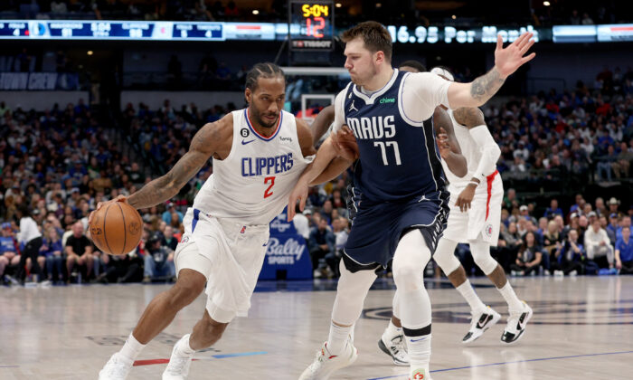 Kawhi Leonard (2) of the LA Clippers drives to the basket against Luka Doncic (77) of the Dallas Mavericks in the fourth quarter at American Airlines Center in Dallas on Jan. 22, 2023. (Tom Pennington/Getty Images)