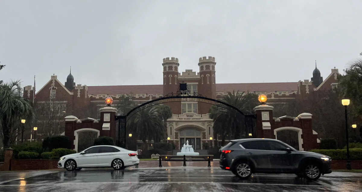 Cars roll through the rain past Florida State University in Tallahassee, Fla., on Jan. 22, 2023. (Nanette Holt/The Epoch Times)
