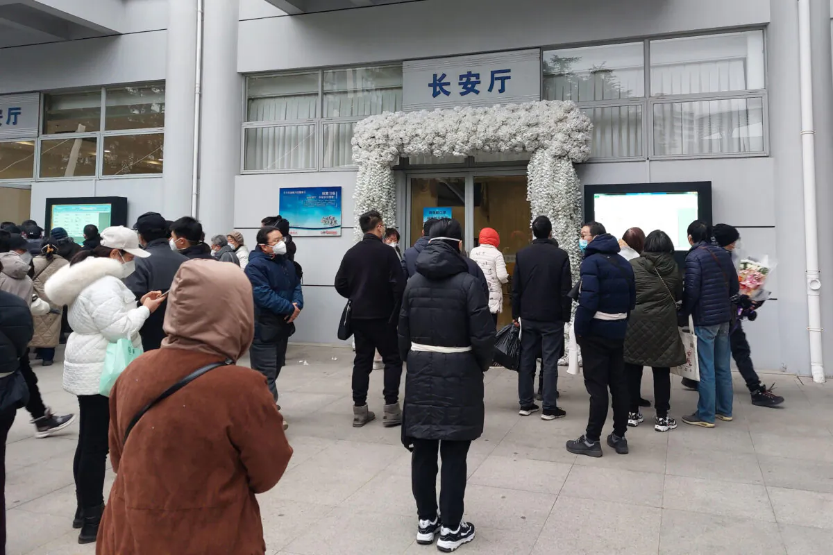 Mourners wait to enter a memorial hall at Longhua funeral home in Shanghai, China, on Dec. 28, 2022. (Allen Wan/Bloomberg)