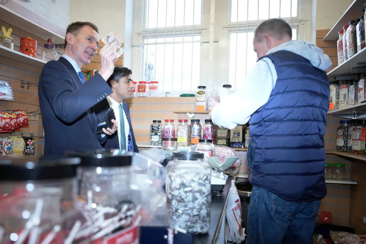Prime Minister Rishi Sunak and Chancellor Jeremy Hunt purchase sweets as they visit Accrington Market Hall, United Kingdom, on Jan. 19, 2023. (Christopher Furlong/Getty Images)
