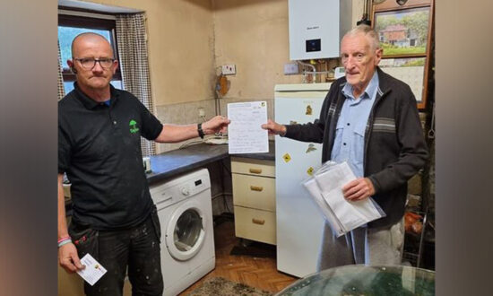 Kindhearted Plumber Helps Install a Free Boiler for Cancer-Stricken Elderly Man