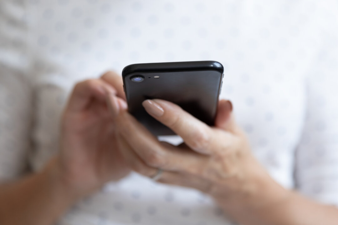 "Basic communications technology is a great tool to combat social isolation," says Mfon Umoh. "This study shows that access and use of simple technologies are important factors that protect older adults against social isolation, which is associated with significant health risks. This is encouraging because it means simple interventions may be meaningful." (fizkes/Shutterstock)