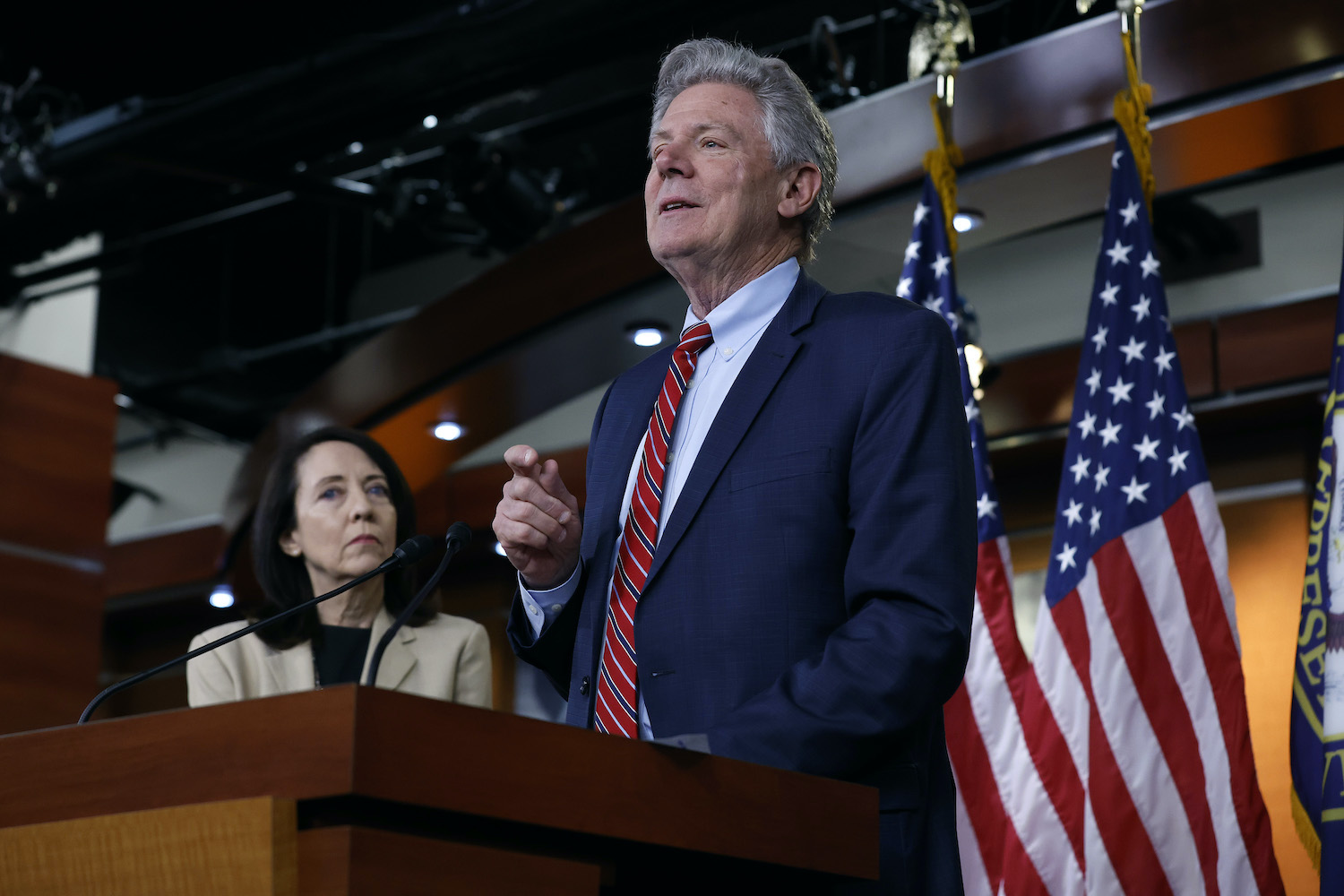 House Democrats Reintroduce Bill to Fund Electric Vehicles Through Strategic Petroleum Reserve - Vimarsana News