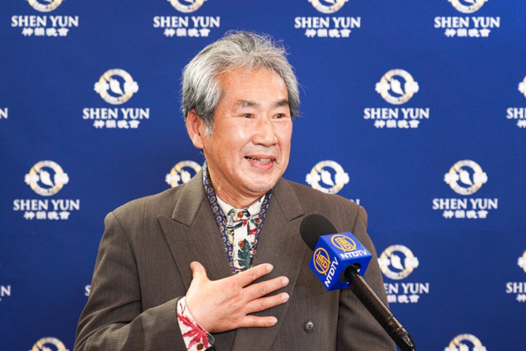 Mr. Imai Kouiti, the chair of Japan’s 3D Works Standardization Affairs Bureau, attends Shen Yun Performing Arts at the Shinjuku Bunka Center in Tokyo, Japan, on Jan. 24, 2023. (Annie Gong/The Epoch Times)