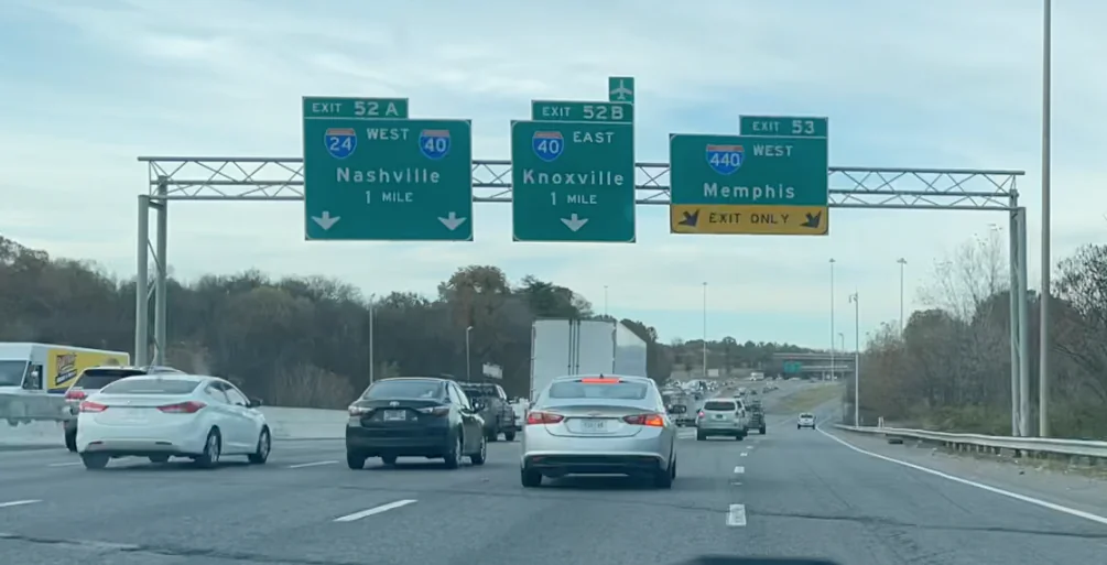 Traffic is seen on Interstate 24 northbound heading into downtown Nashville, Tenn., in November 2022. (Chase Smith/The Epoch Times)