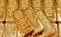 Gold Exceeds $2,000 to Hit Record Annual Level Amid Weak Economic Data