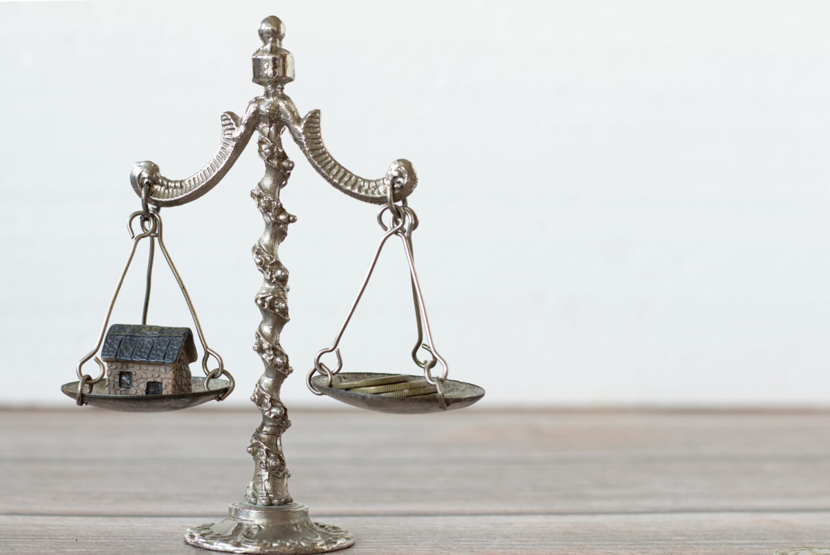 NextImg:Real Estate Versus Gold Investment: Which Is Better?