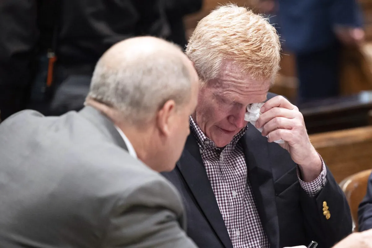 Attorney Jim Griffin speaks with Alex Murdaugh (R) after the jury was excused and the defense and prosecution teams discuss how to handle sensitive crime scene photos during his double murder trial at the Colleton County Courthouse in Walterboro, S.C, on Jan. 25, 2023. (Joshua Boucher/The State via AP)