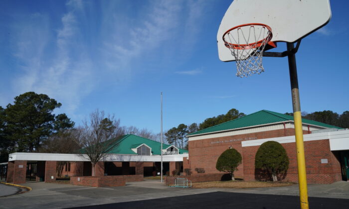 An empty basketball court is seen outside Richneck Elementary School in Newport News, Va., on Jan. 7, 2023. (Jay Paul/Getty Images)